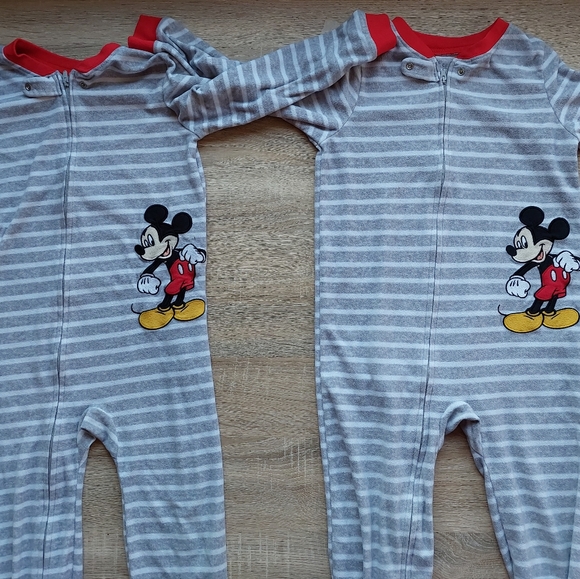 4 pairs Mickey pajamas 5t - Picture 7 of 16